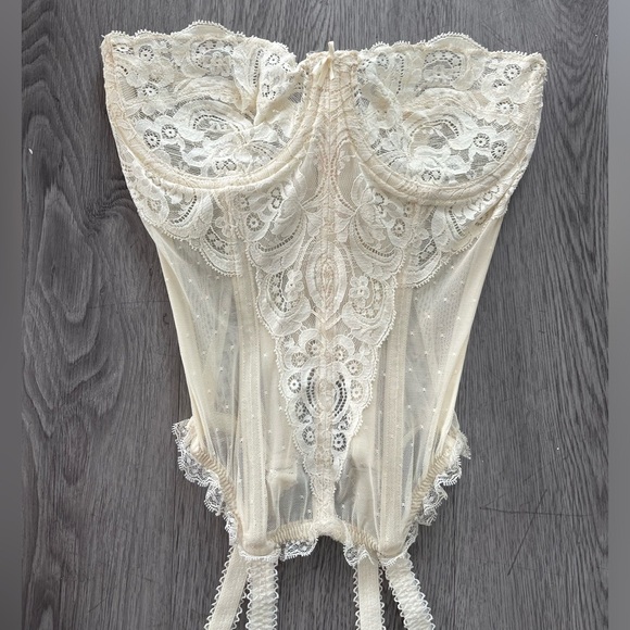 Vintage Gold Label Victorias Secret corset - Picture 2 of 6